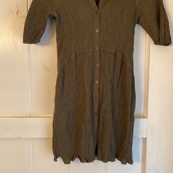 Topshop textured chuck on mini shirt dress in khaki. Great condition. Size 6. - Picture 7 of 8